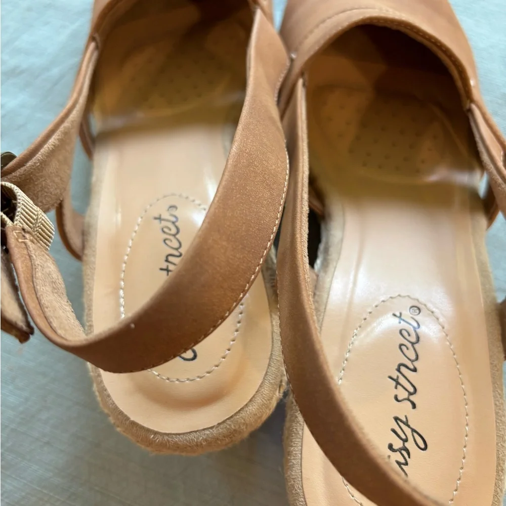 Easy Street Tan Wedge Sandals 9.5 Adjustable Strap EUC